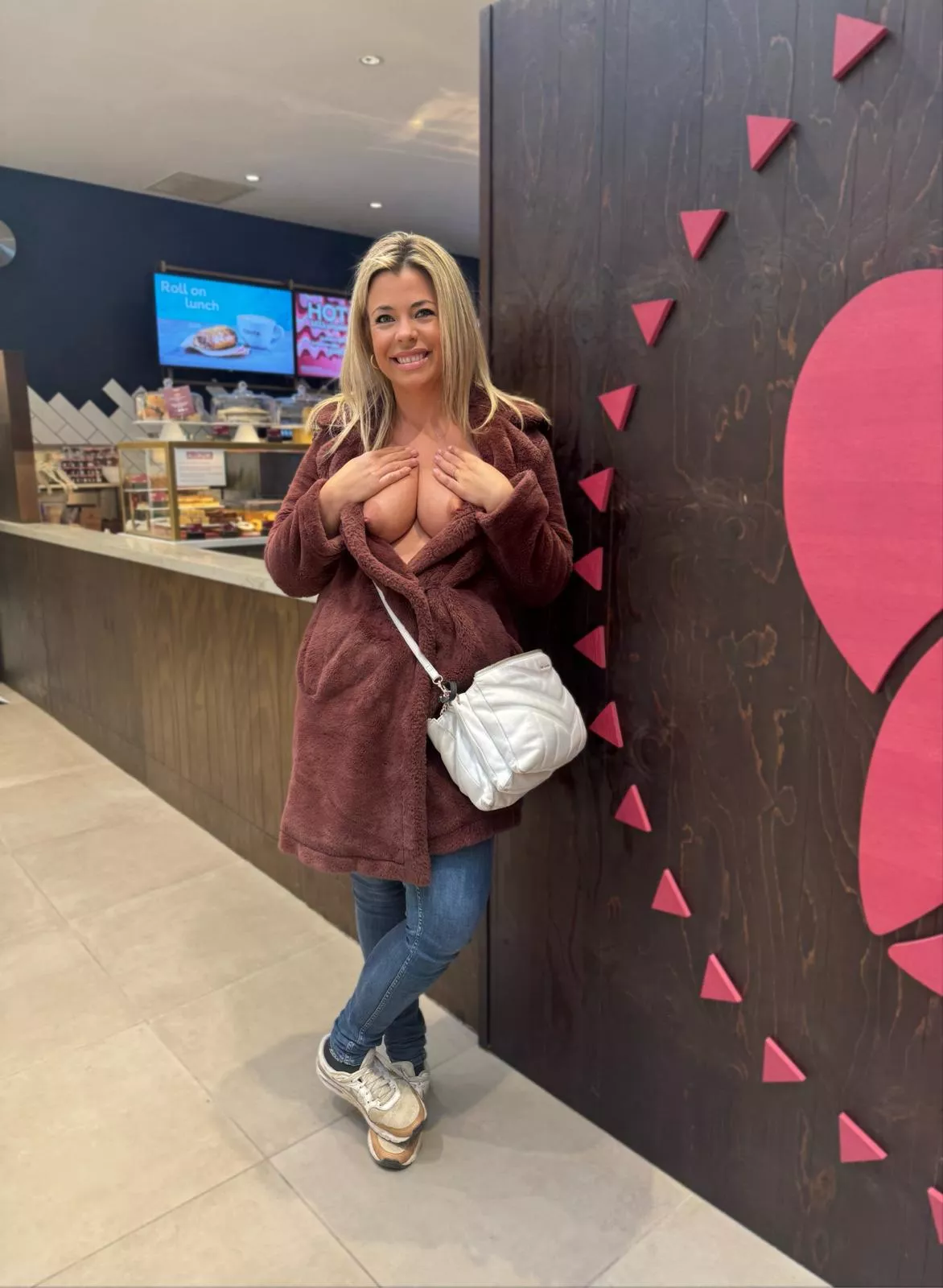 Titty flash out at coffee posted by FrankieFiestyMilf