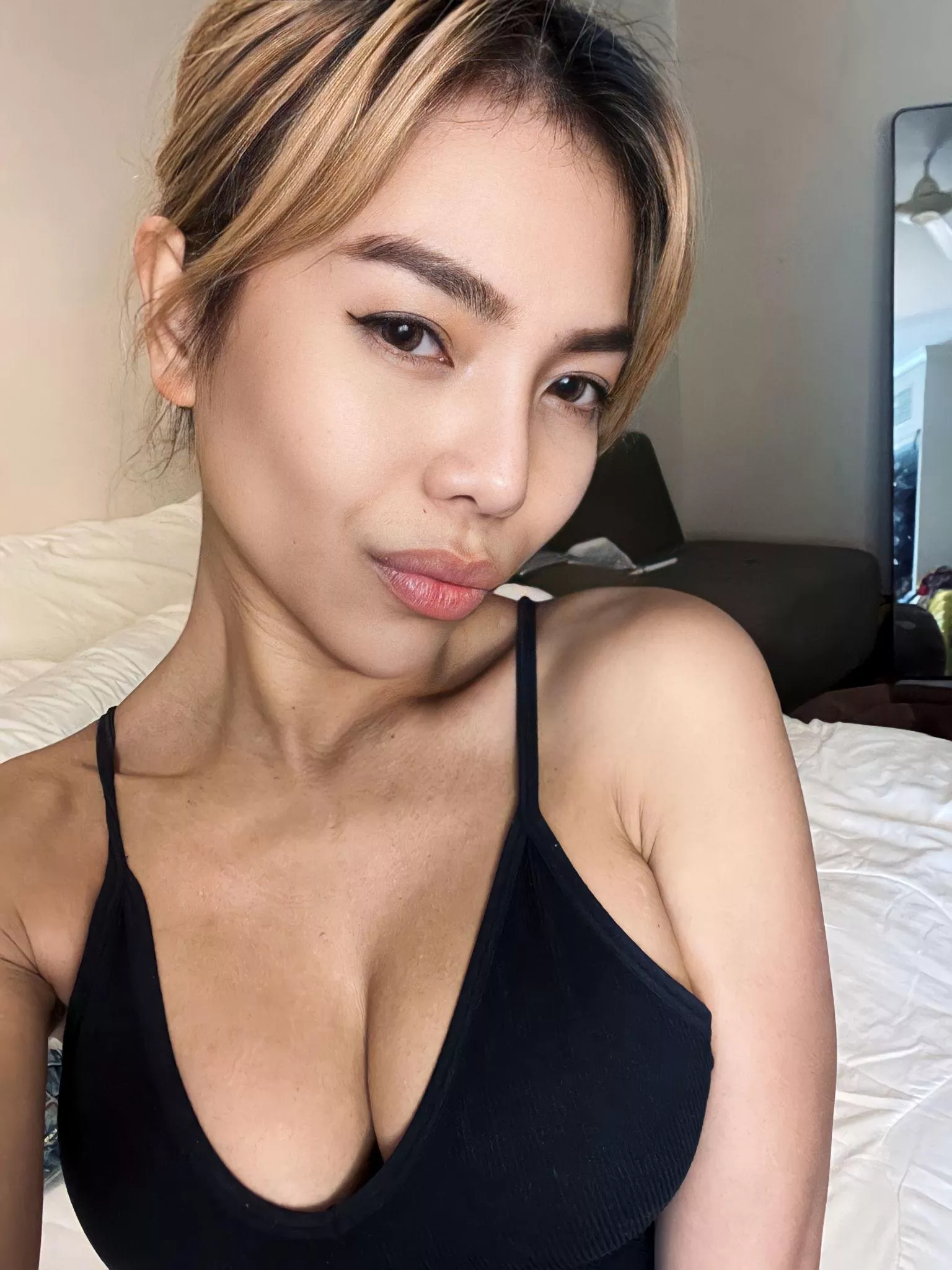 Want to know what it's like to have a personal playmate? Let's start the adventure! posted by essanirvana