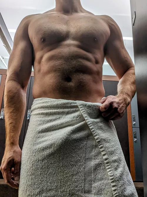 When I say I want a gym buddy, this is what I mean, this is what you get. by Potential-Sandwich99