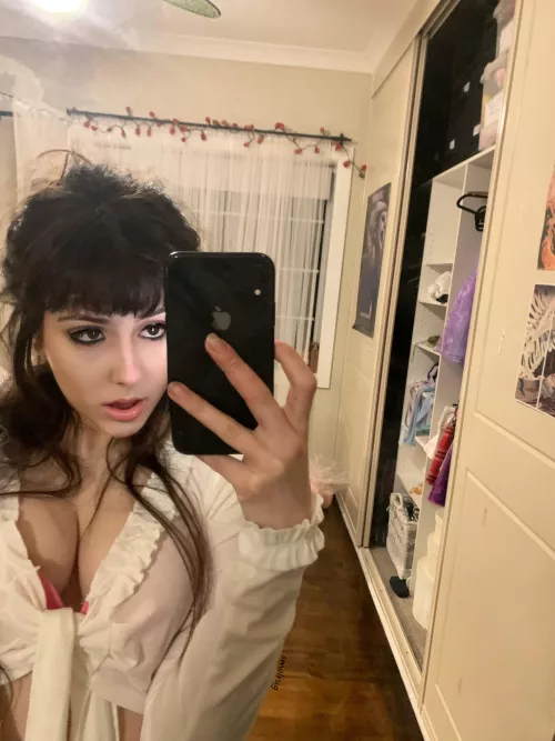 would u hit on me at a party x by smolrug