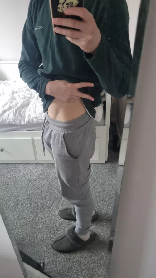 22 UK - I'm a straight guy bored af looking for a bottom to be friends with and get to know. Hmu if you're my age or younger - chldck86. by FormerClimate9266