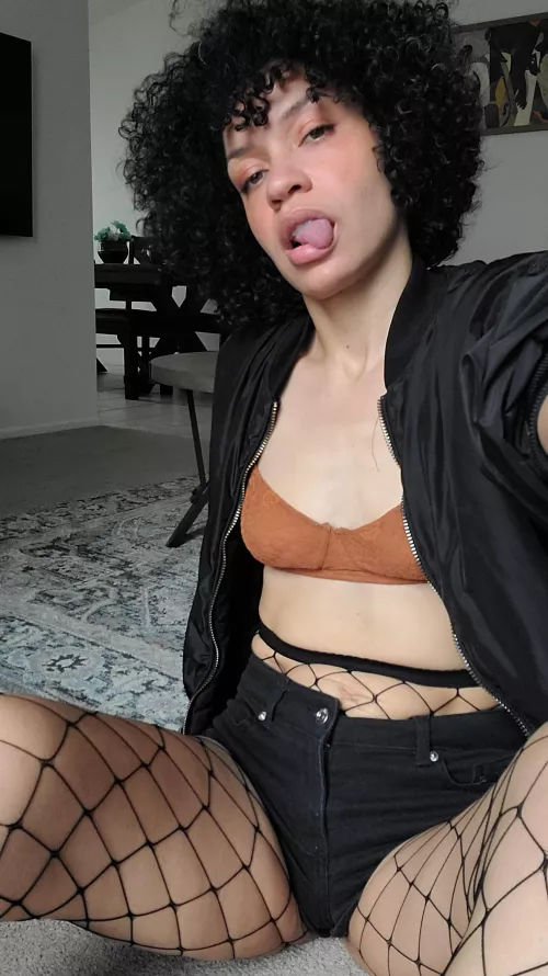 (31F) Tall, dark and hungry for something naughty. by XxXena_Athena