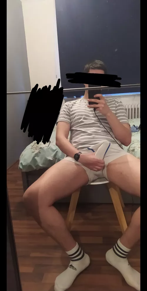 [32] looking for long term jerk off buddies >24 . Face +++ manly+++ sn: max_madmax2025 by Gur-Intrepid