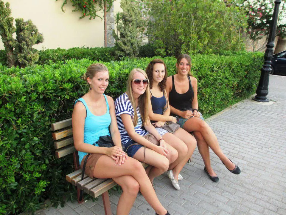 [4] Girls with Nice legs posted by GloomyPharasing