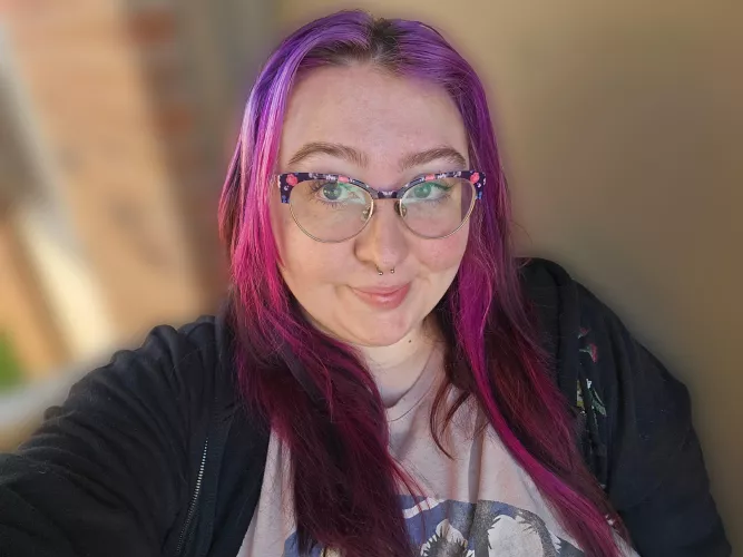 a lil selfie from this morning💗 what color are your eyes?? Mine are blue! by sapphiremelonz