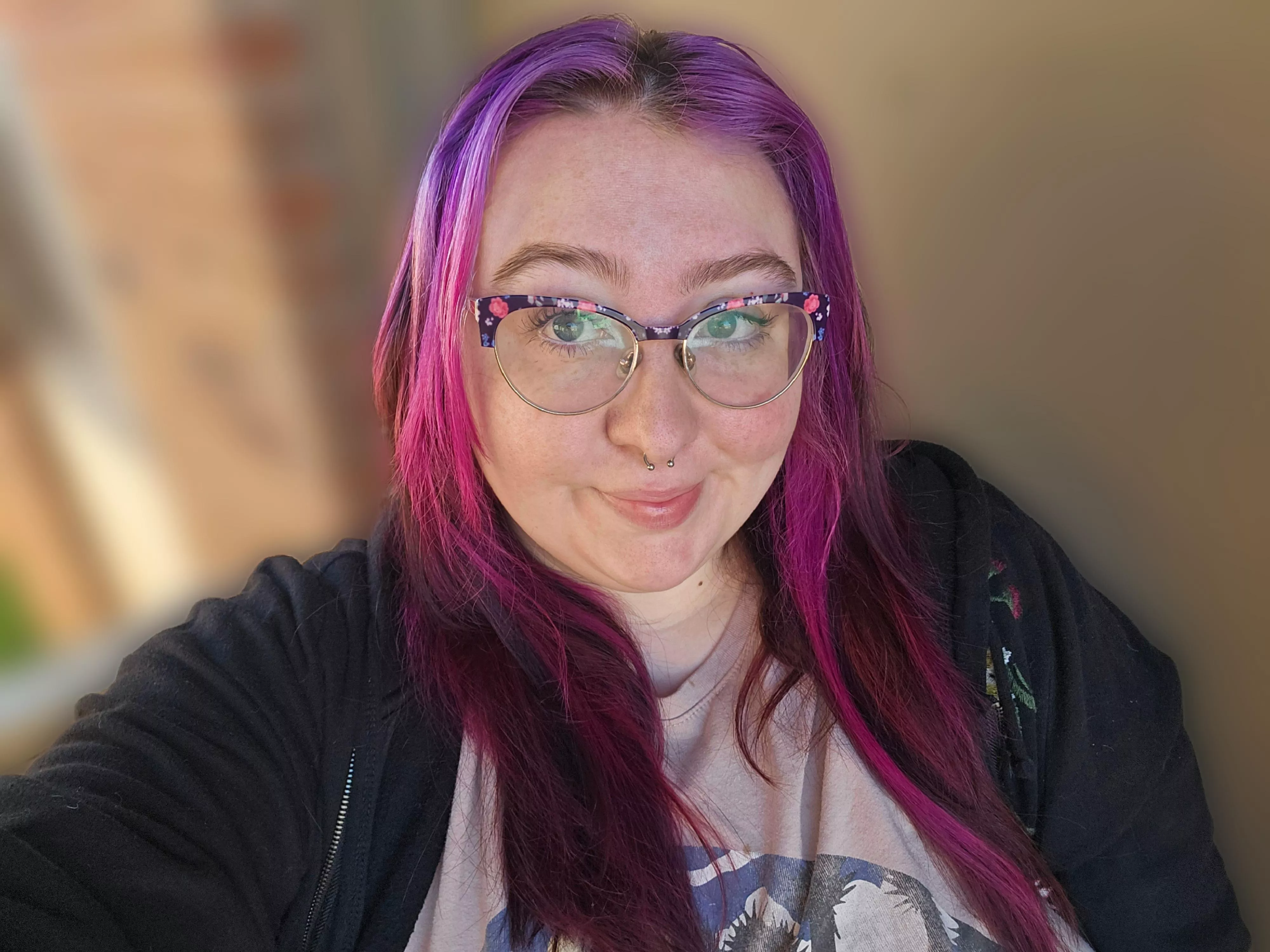 a lil selfie from this morning💗 what color are your eyes?? Mine are blue! posted by sapphiremelonz