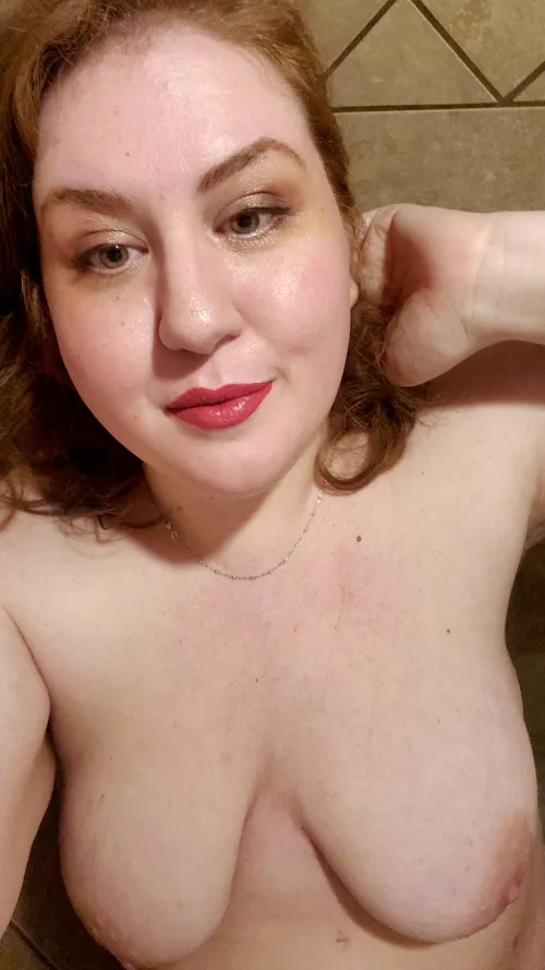 Another night of me loving red lipstick by gebamami