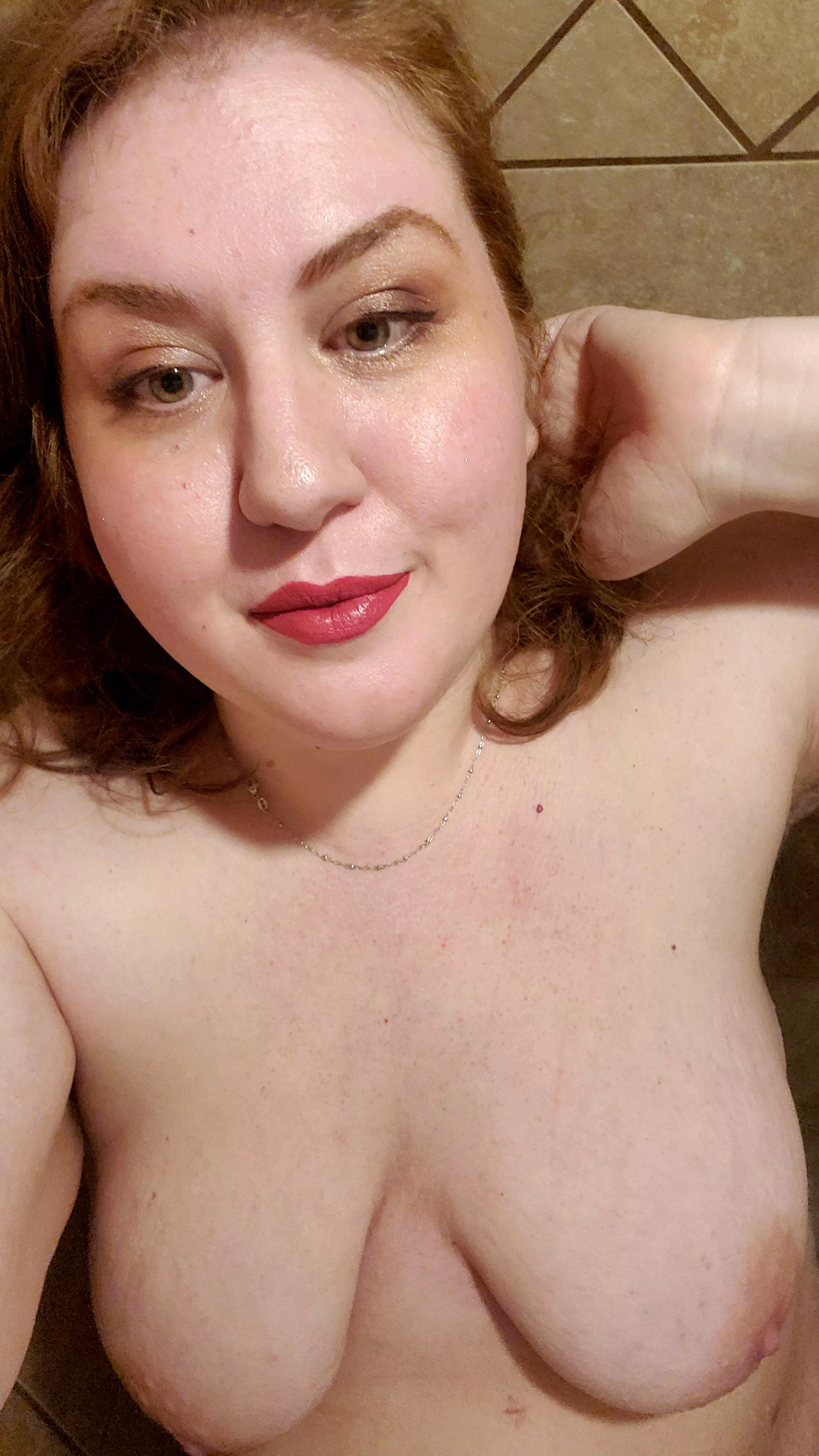 Another night of me loving red lipstick posted by gebamami