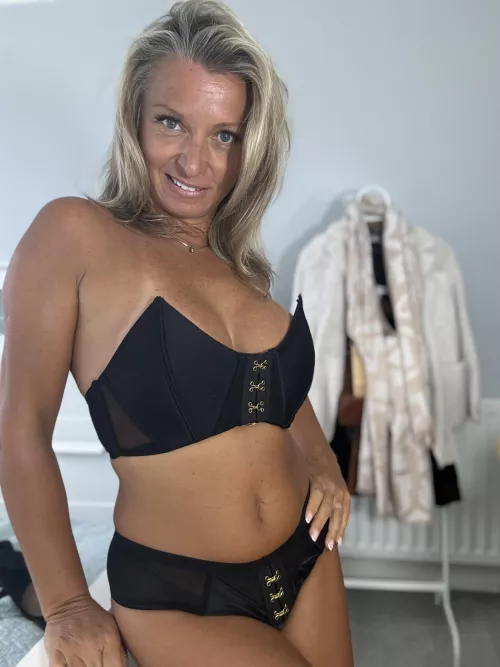 Blond 43 year old milf … by Maria4700774404