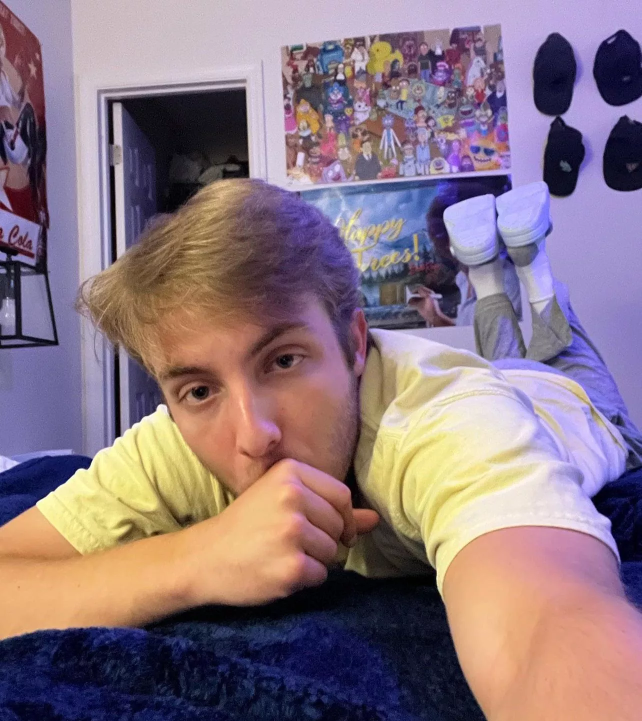 Come hang with me posted by Corbin0080