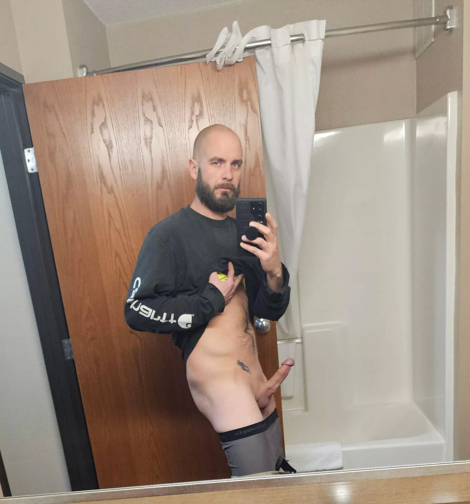 Cum take a shower! 😈 posted by Urnextdoorneighbors