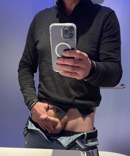 Finally in my hotel [55] by DutchDod