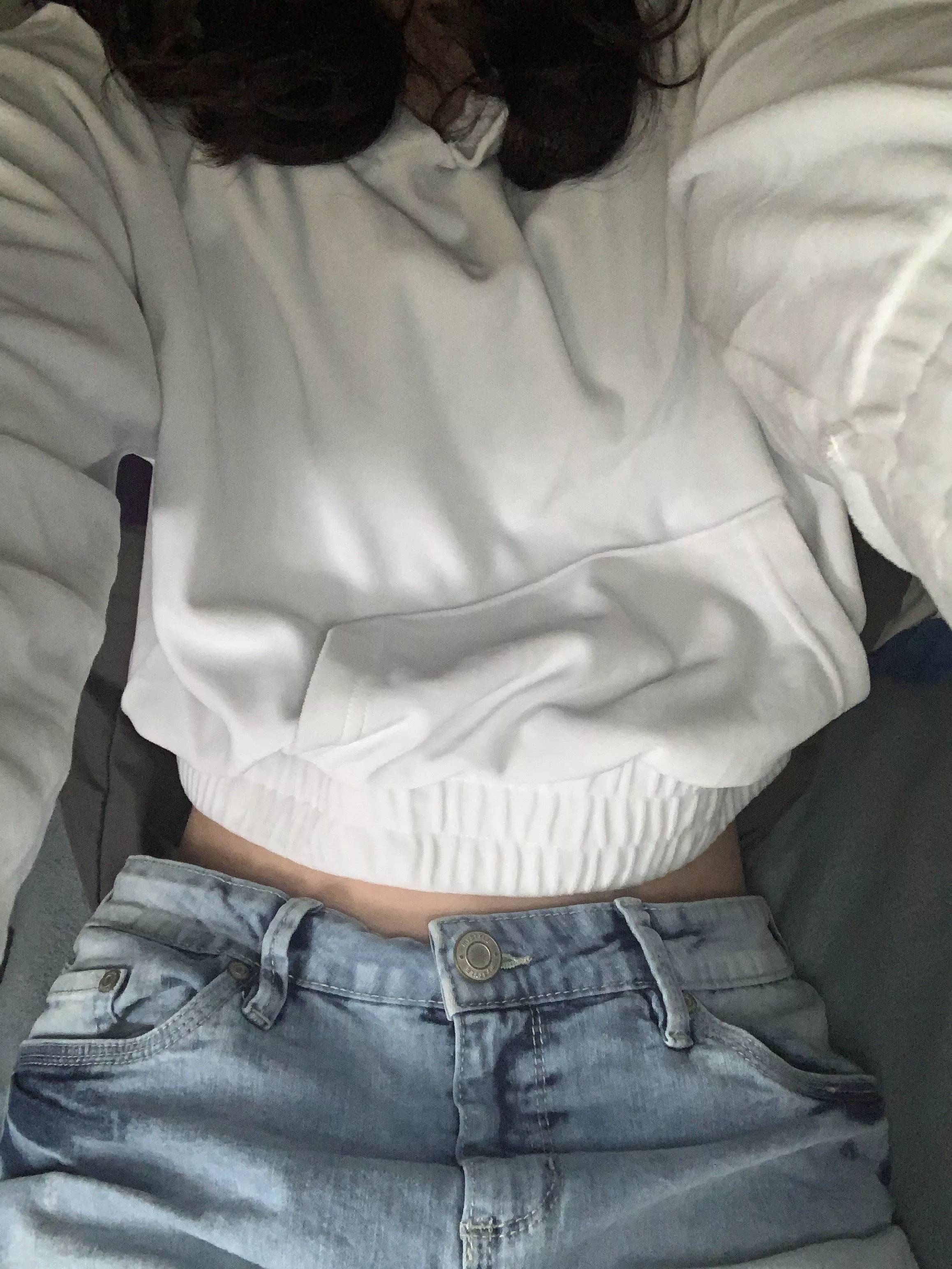 Hug :3 posted by Small-Cockroach-7107