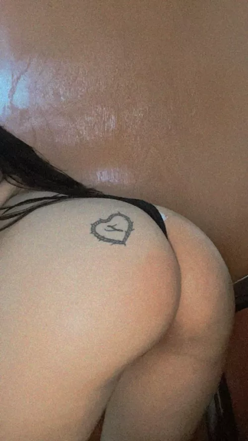 I have a small waist and a big ass for you🙈 by Sophilittle