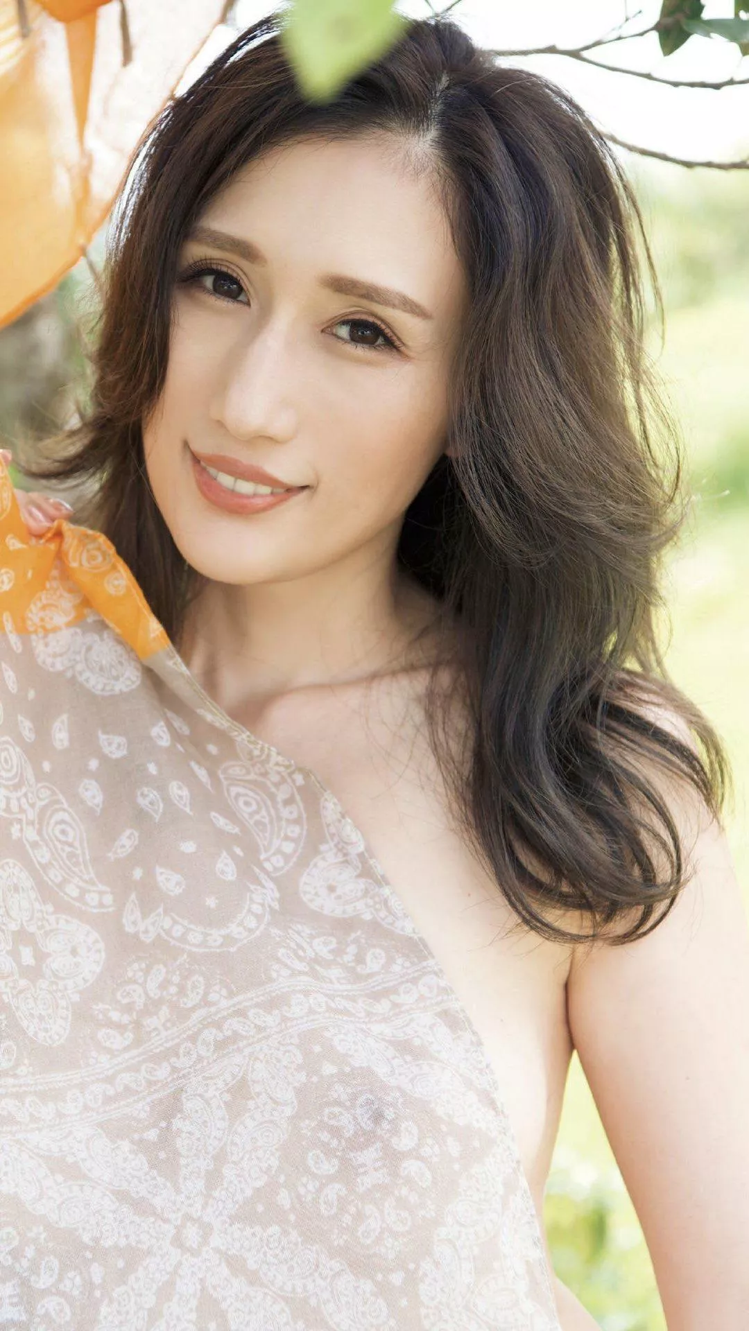 Julia Outside posted by aqDR7C67_1