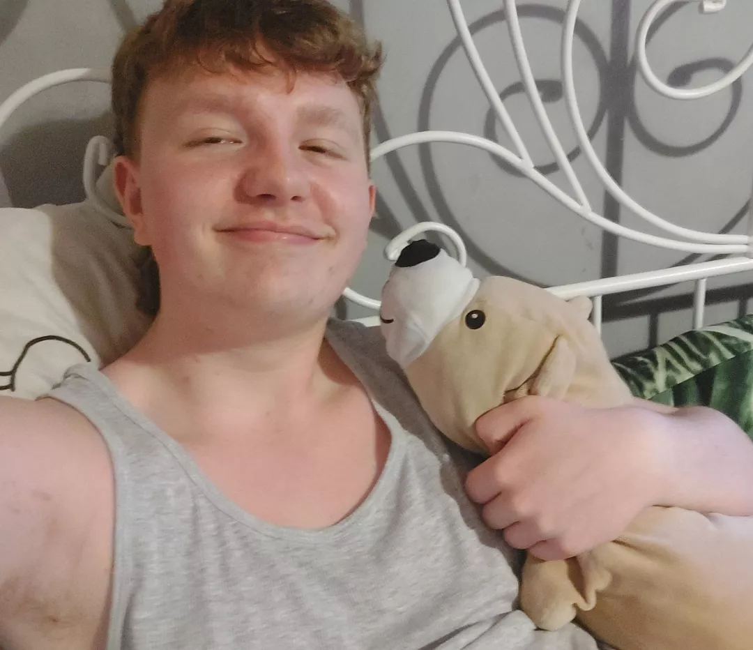 Just 2 teddy bears cuddeling posted by bear_hug11