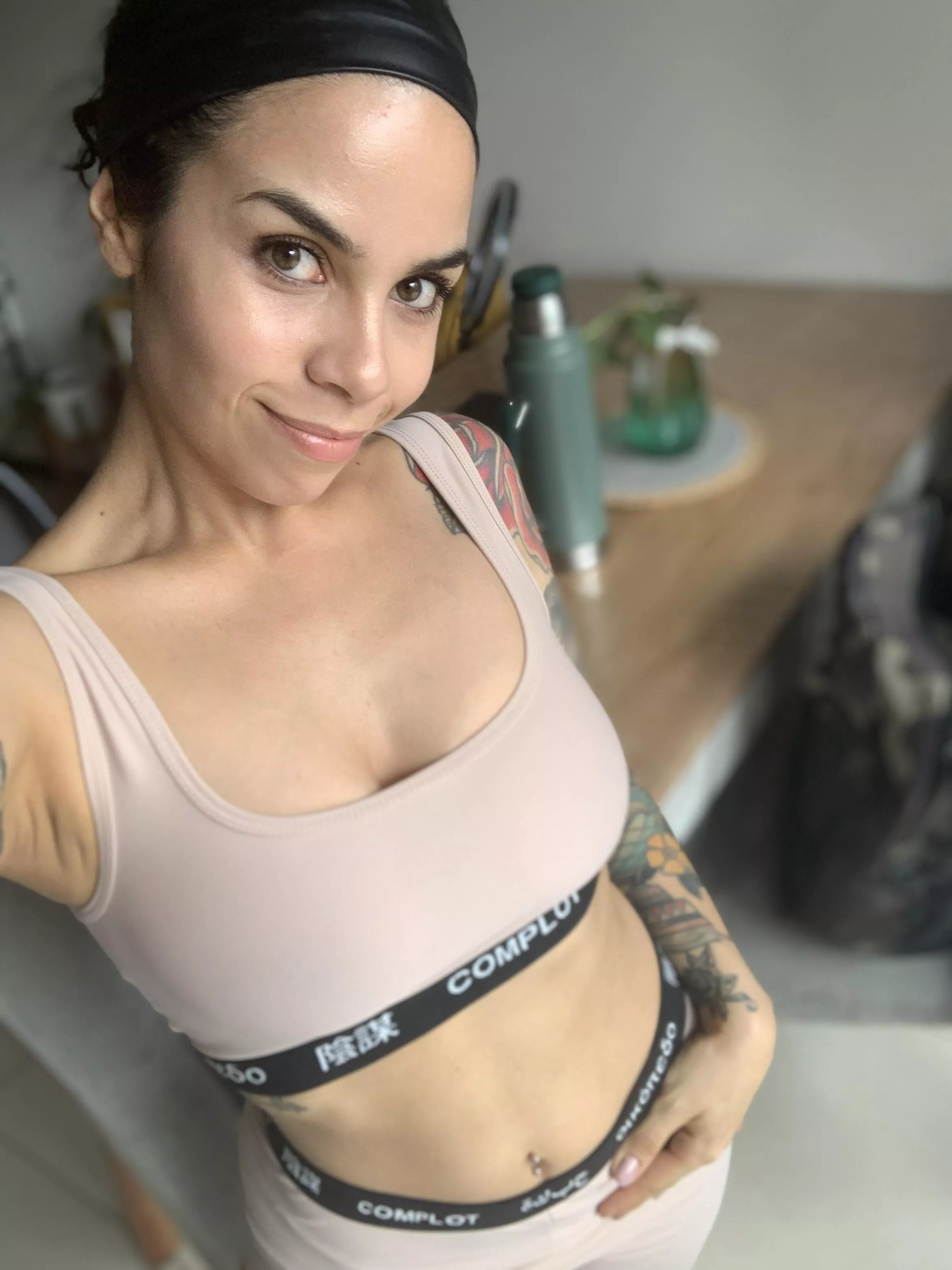 Mi outfit after yoga posted by Cloeeclark