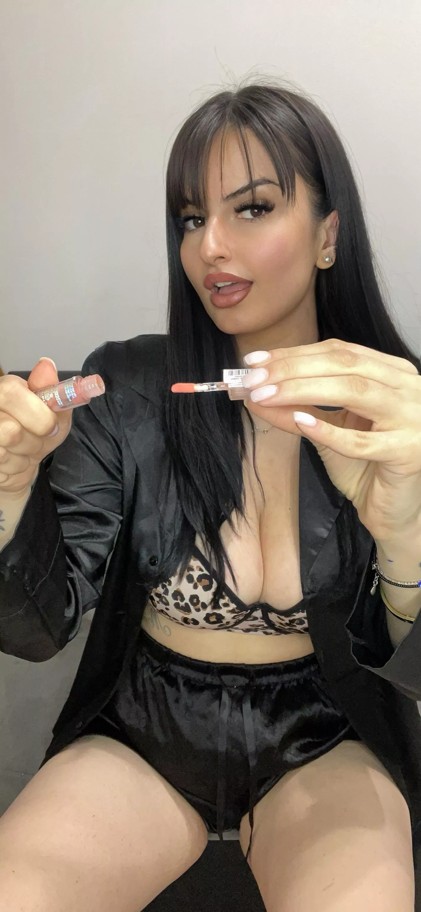 Mommy got you this little lip gloss when she was out shopping. Can I help you put it on? posted by scarlettmonroex_