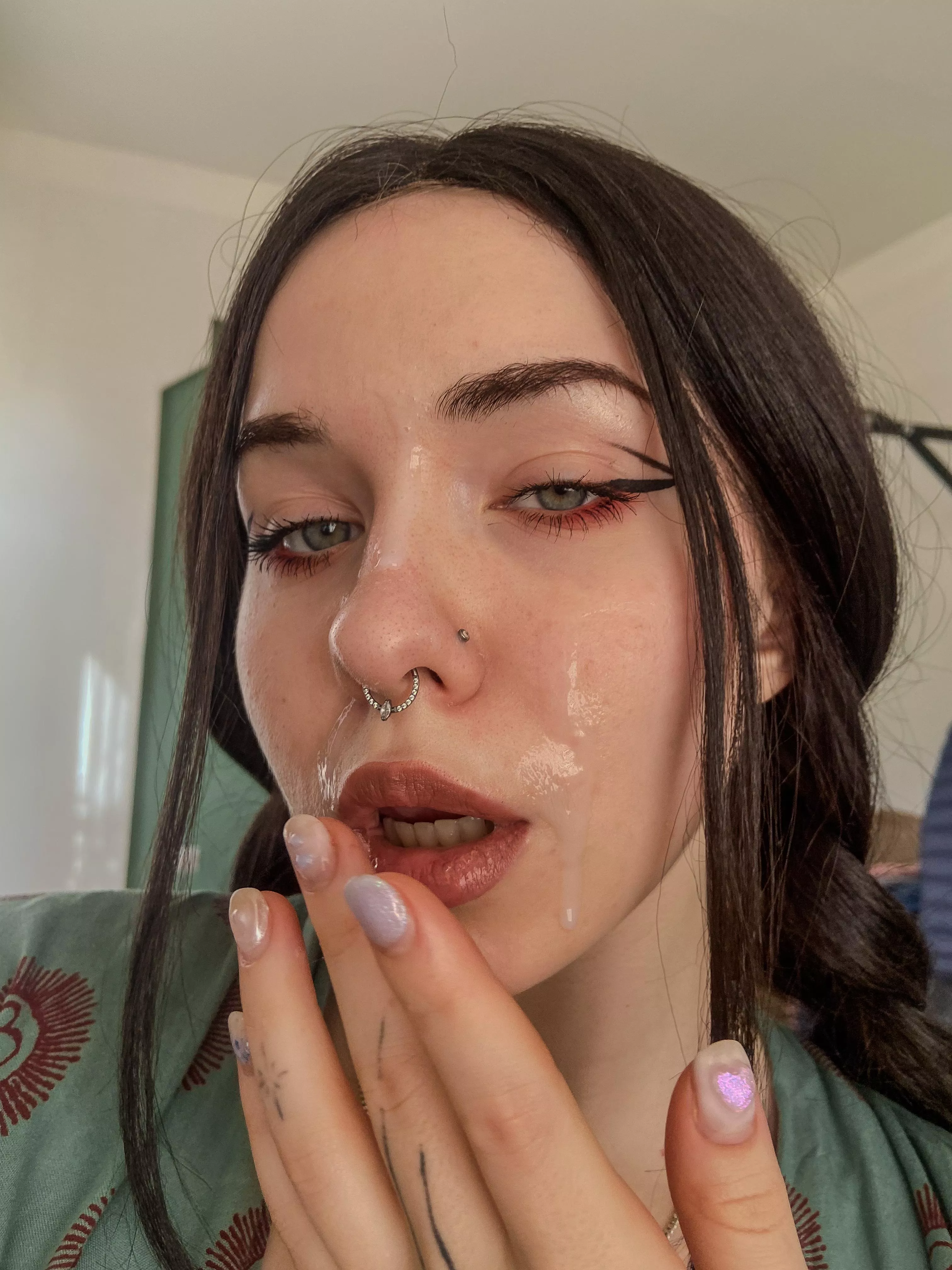 Morning cum kiss on air for you posted by keysipurple