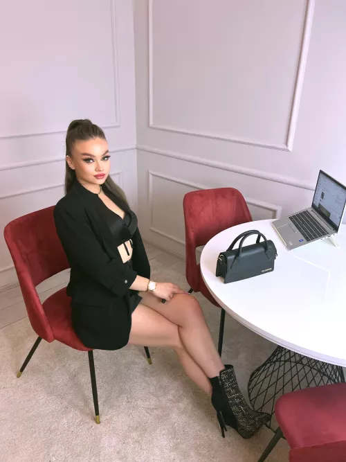 My application look as your new secretary by Larissaic