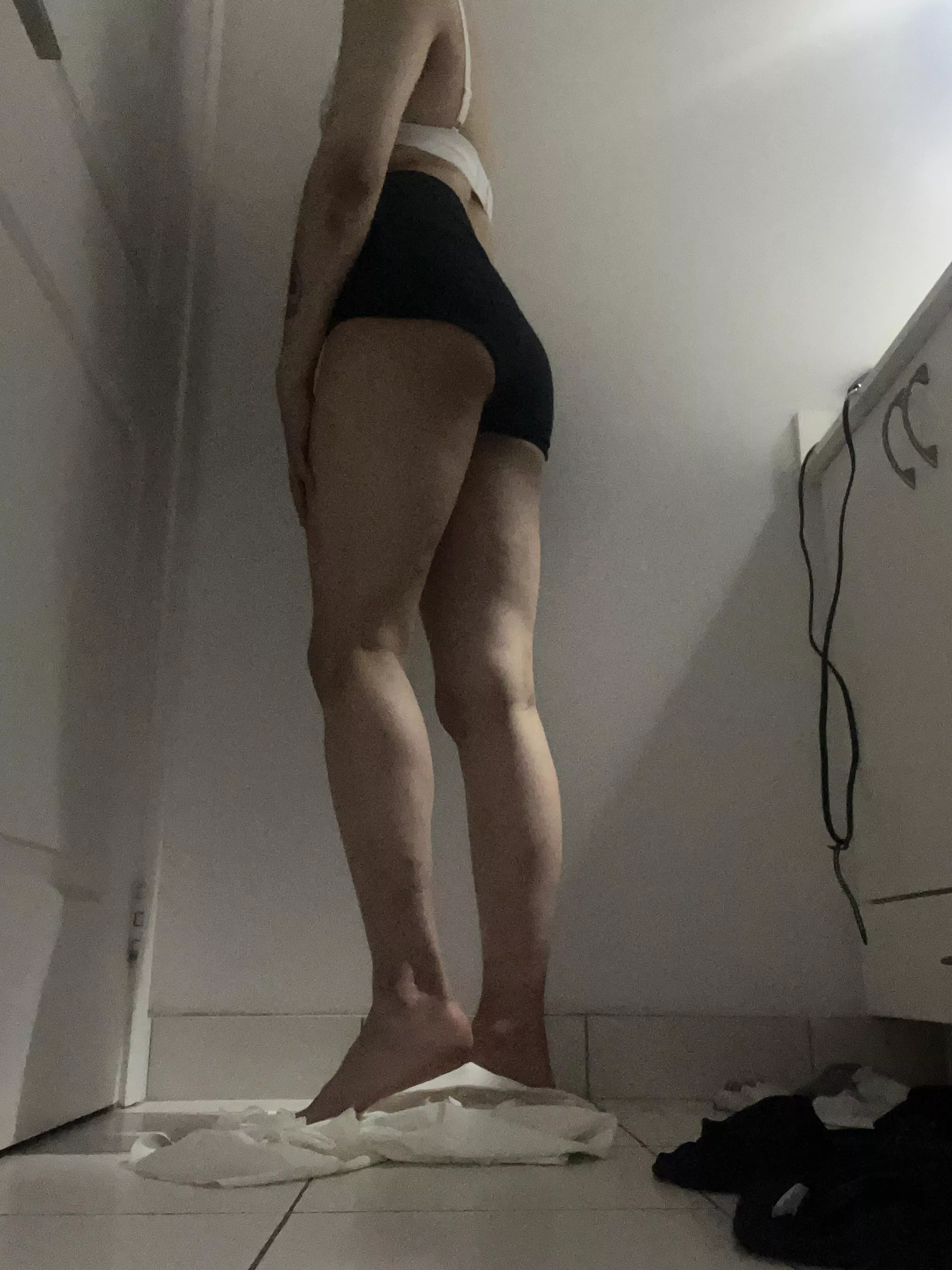 My Asian legs are so smooth… u wanna feel them daddy?👉👈 posted by Naomichoifemboi