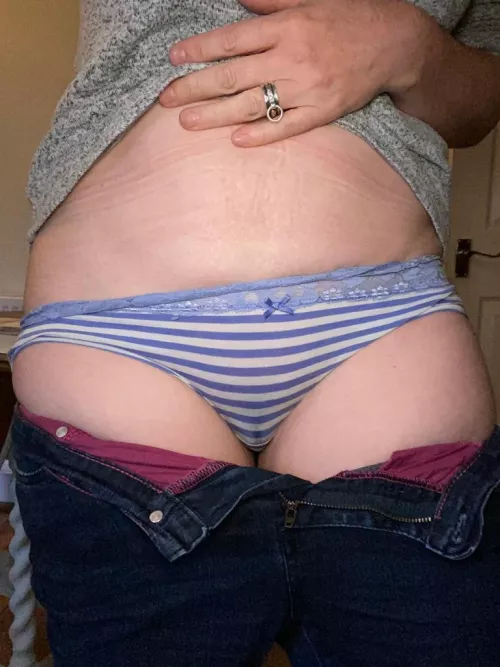 She knows the drill. Exhibiting her anticipation as instructed by hstarks001