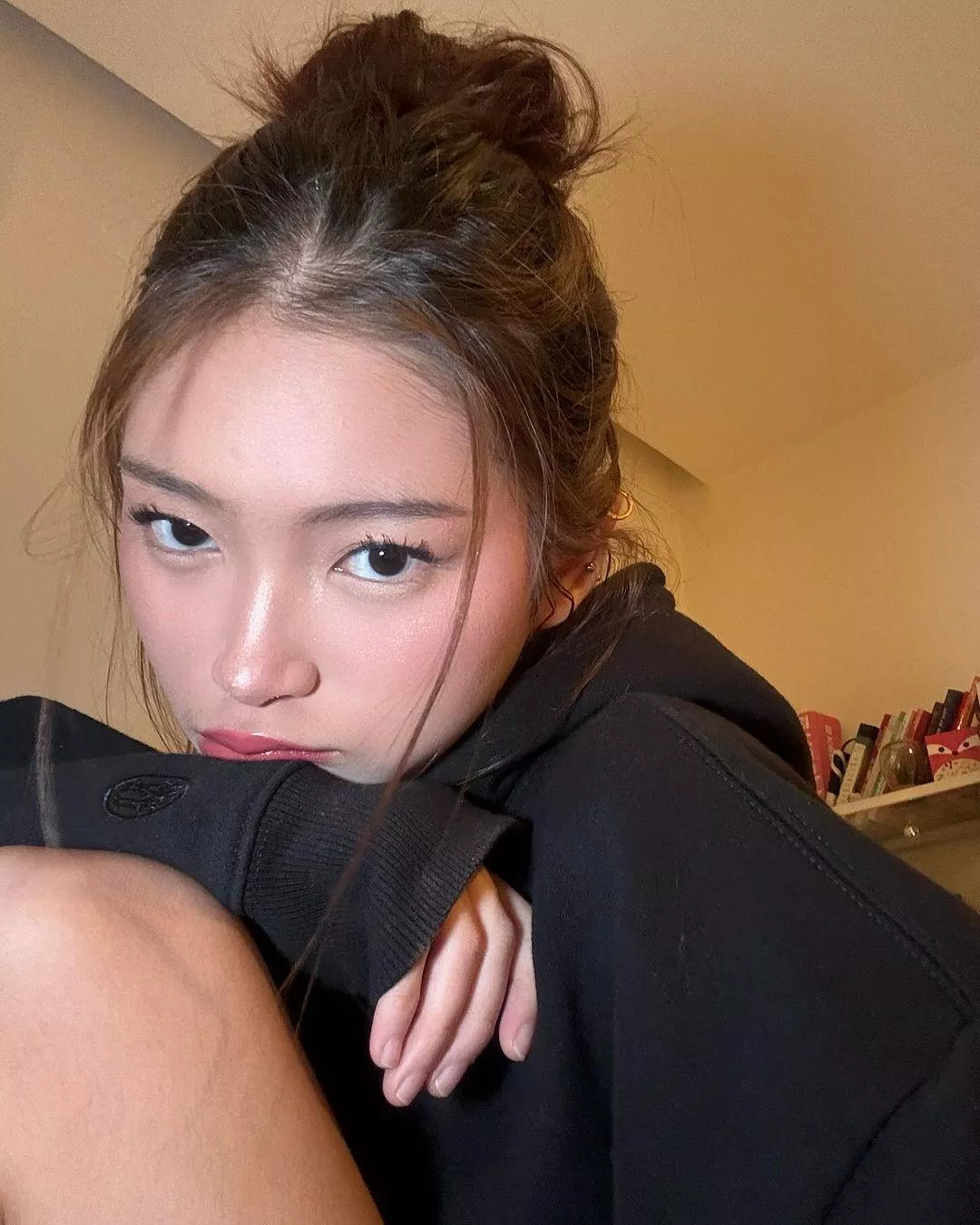 She Wants Attention posted by AERO-WAVE