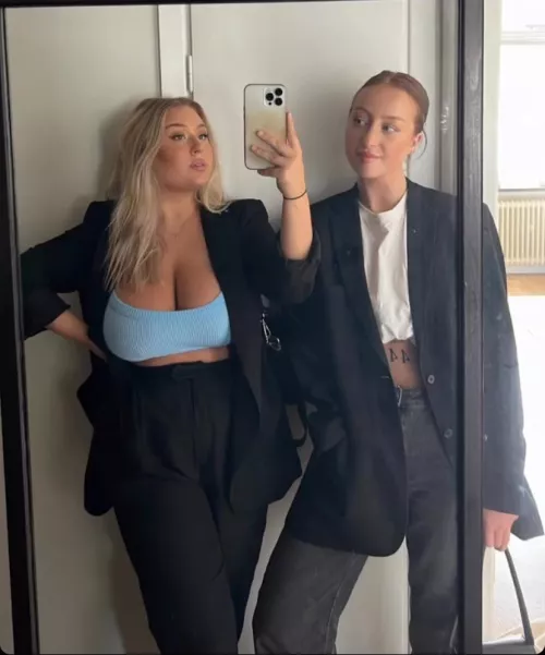 Showing what you have vs hiding by thijs425