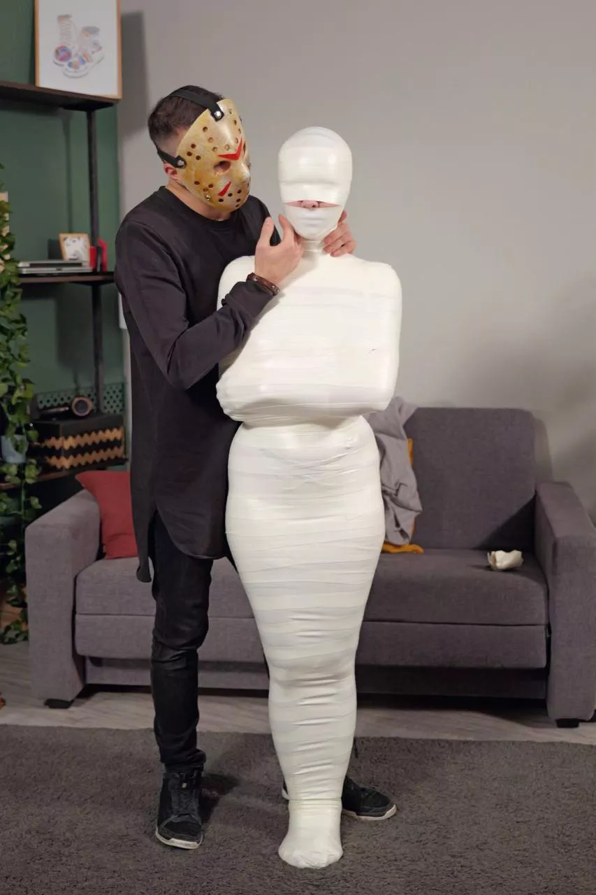 Some woman in LATAM that want to be wrapped up tightly posted by Ar_d3ad