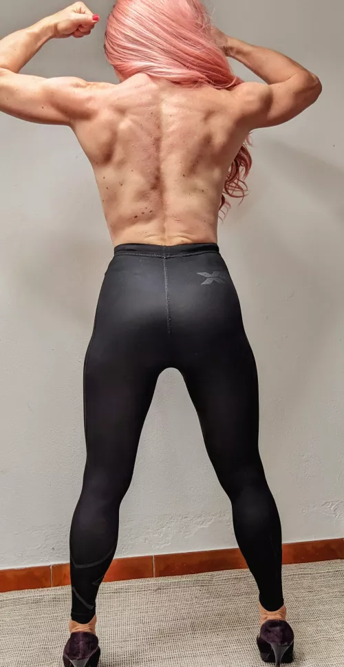 Wanna be first who will rub some oils into my strong back by powerfulzoyaxxx