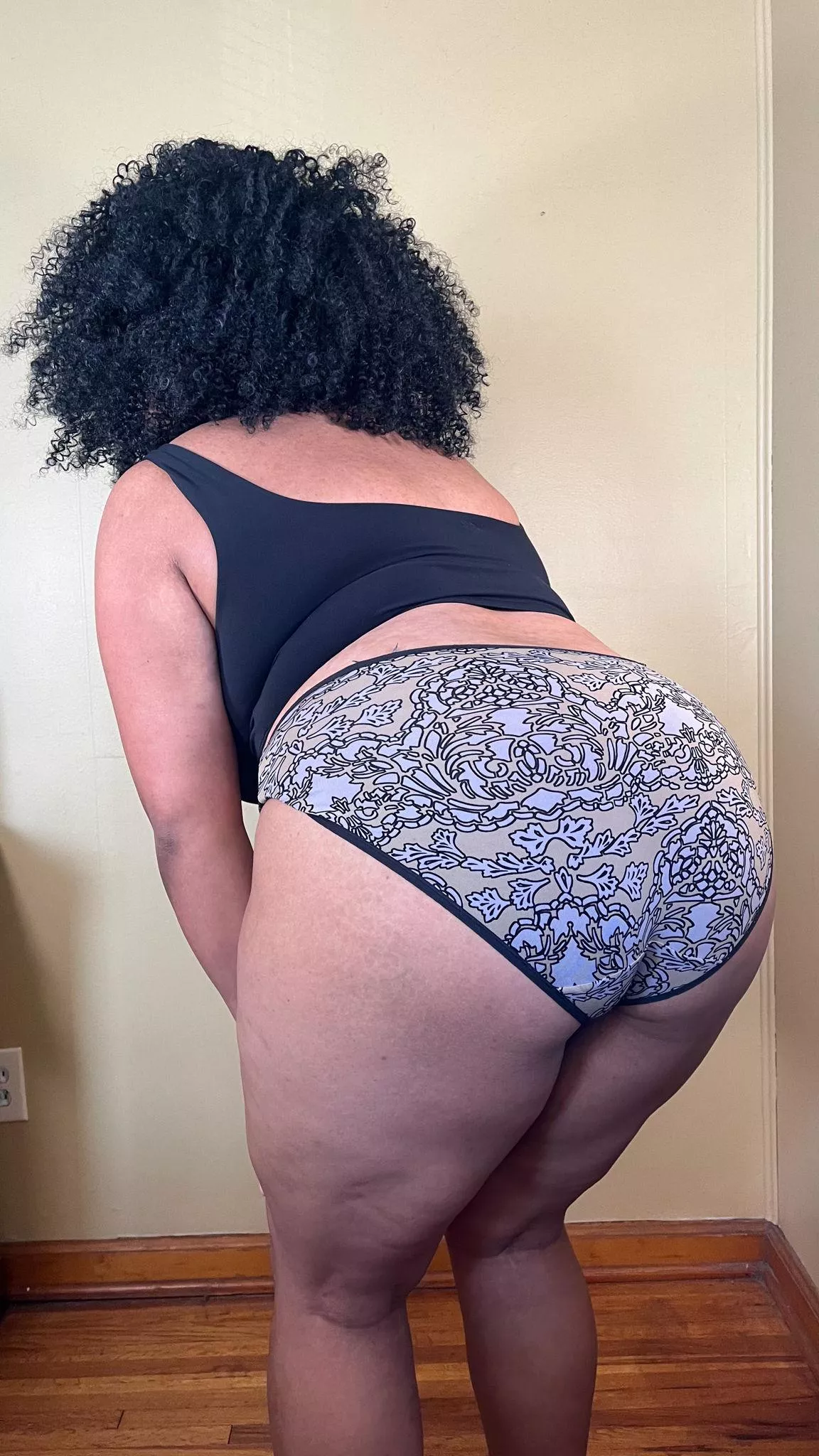 Wanna workout? I heard making out burns 6.4 calories a minute. posted by TawnyFeet