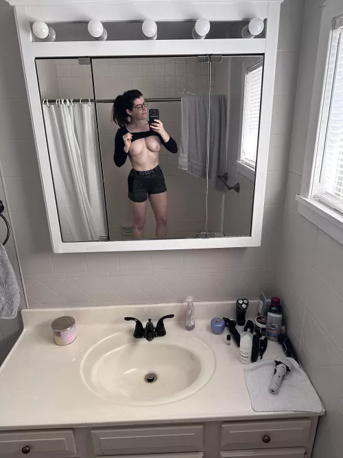 5’3 never looked so good 🤭 by bustyciara