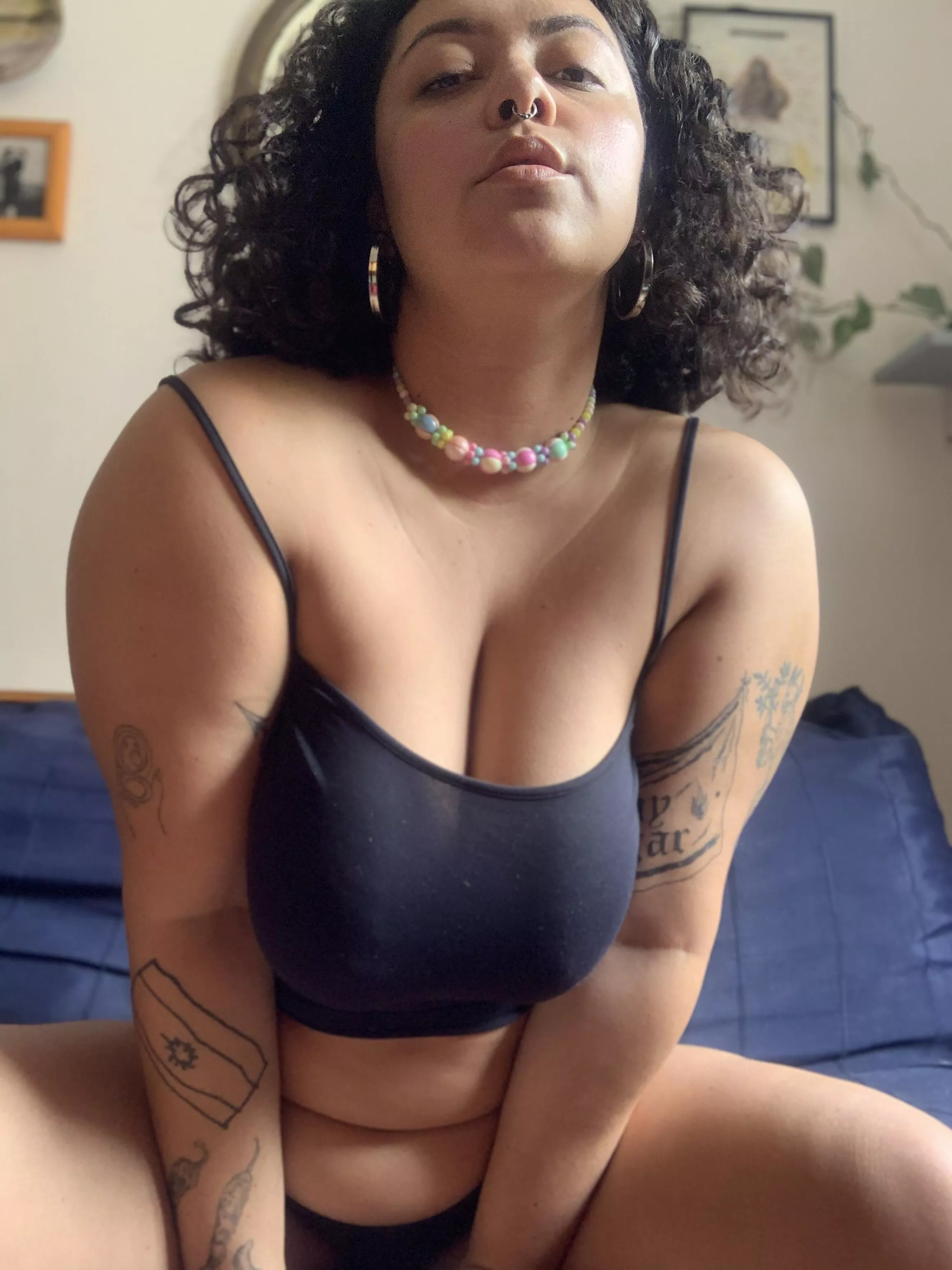 Be a good boy and I'll crush you with my curves posted by xx__ramona__xx