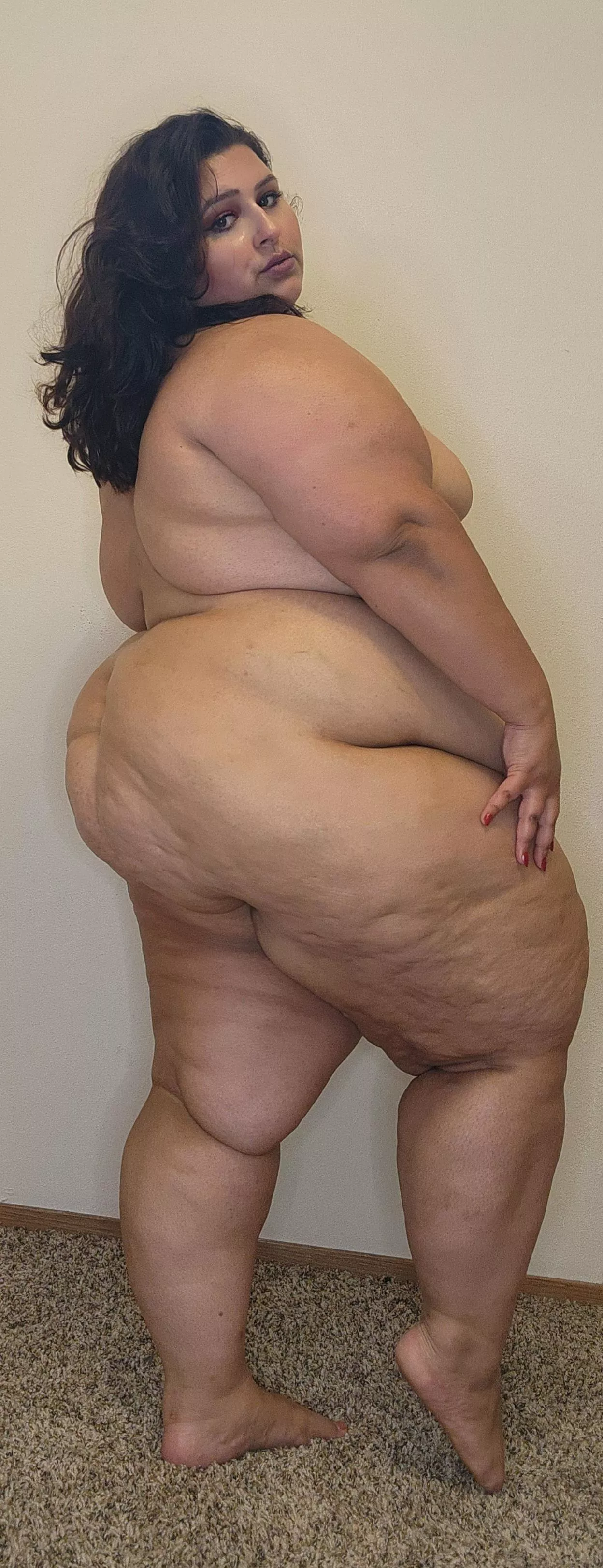 Bend this ass over 🤤 posted by risaroo27