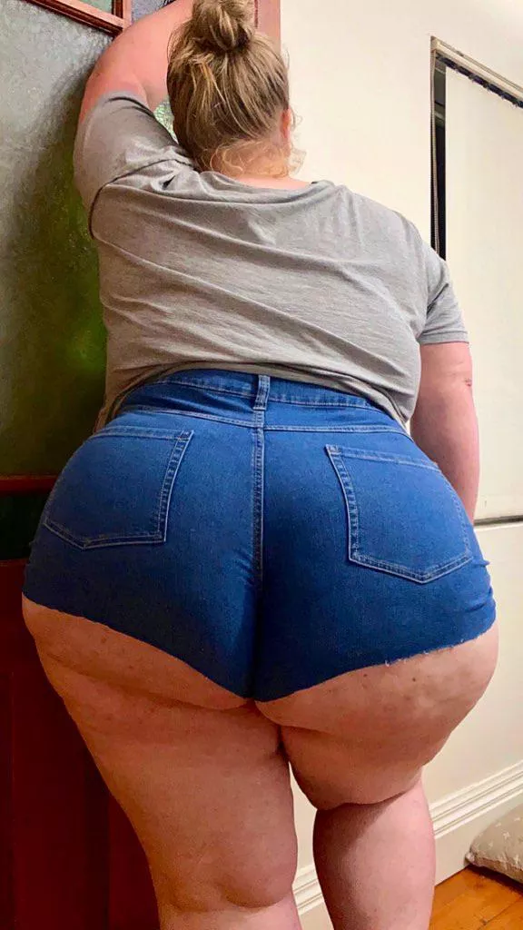 Booty ‘only’ shorts 😂 posted by bbwamazon