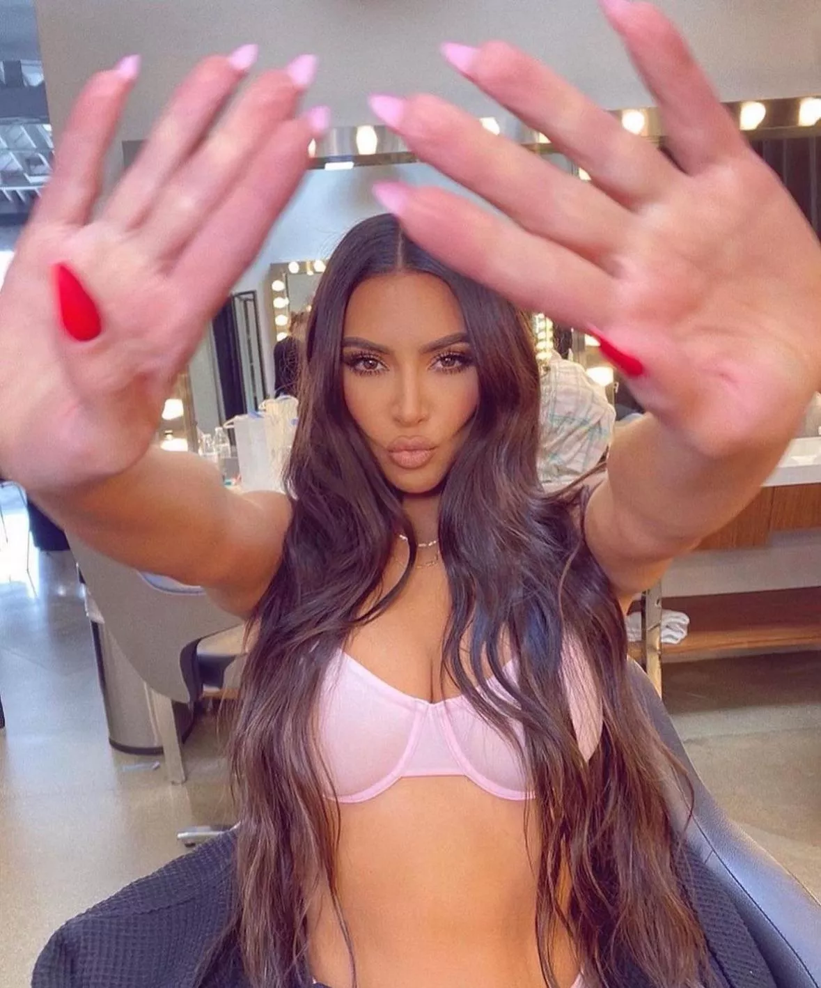 Couldn’t not finish over that gorgeous pink bra and those DS lips posted by rosslom2