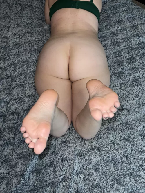 Don’t just stare at my OC soles. I insist you lick them before continuing on. by Pedes_Laeti