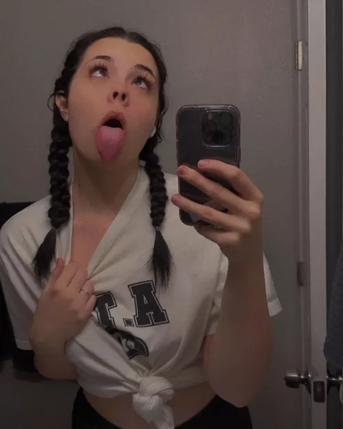 Don’t you just absolutely love ahegao, I sure do.👅 by Fast-Soft-5459