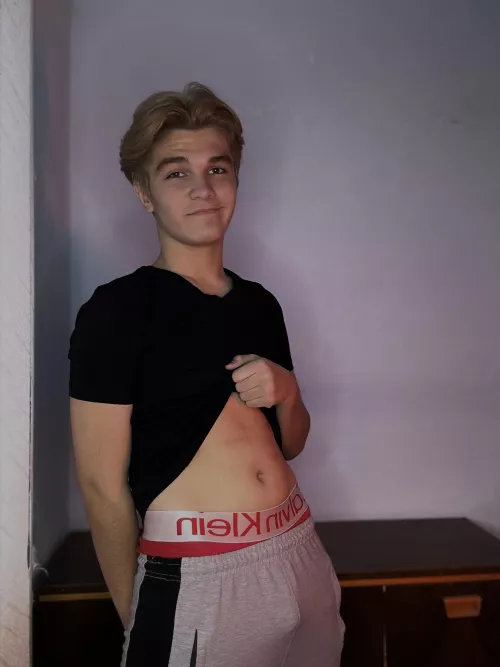 Happy birthday to me !!! I'm 19 today !!! how did you celebrate your last birthday ? by MikkieGrayy