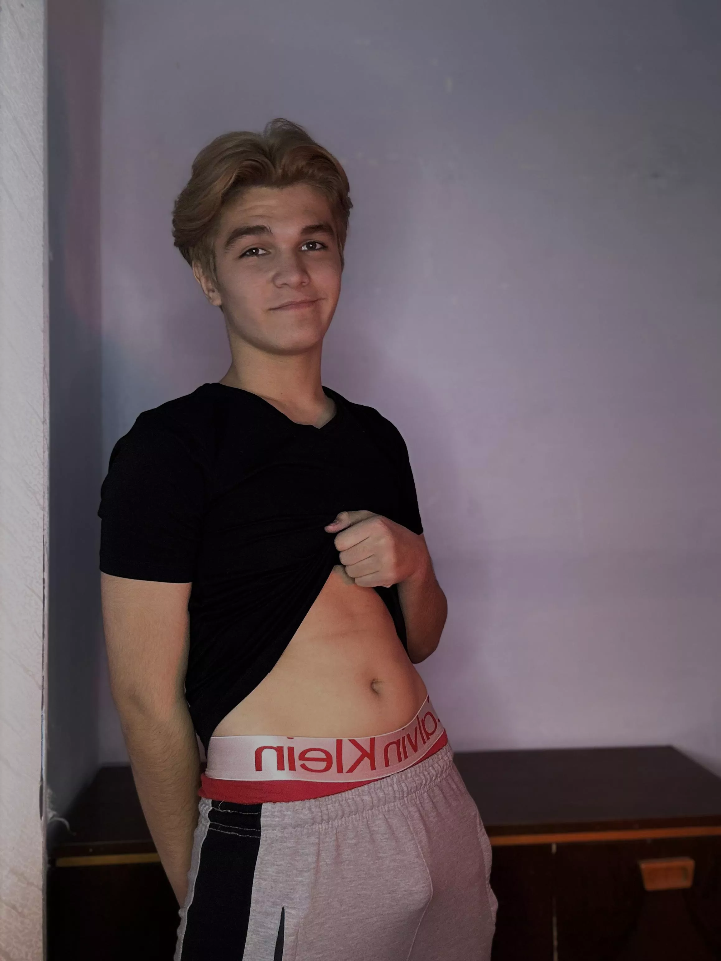 Happy birthday to me !!! I'm 19 today !!! how did you celebrate your last birthday ? posted by MikkieGrayy