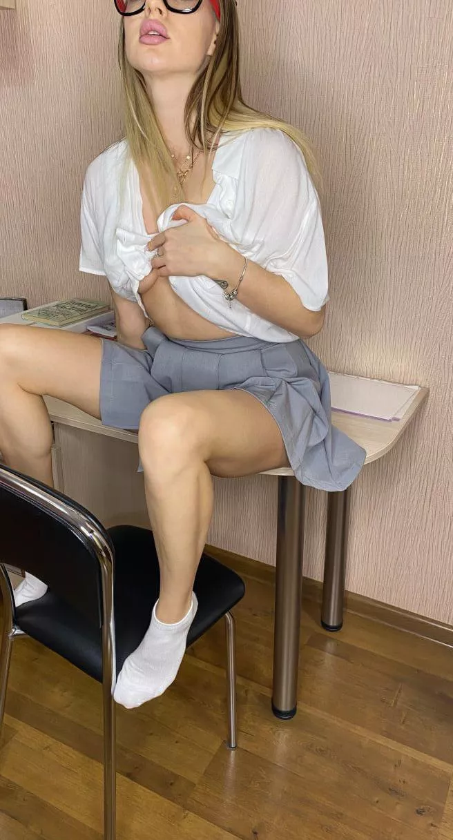 Help me to take it off (no hands) posted by specdh