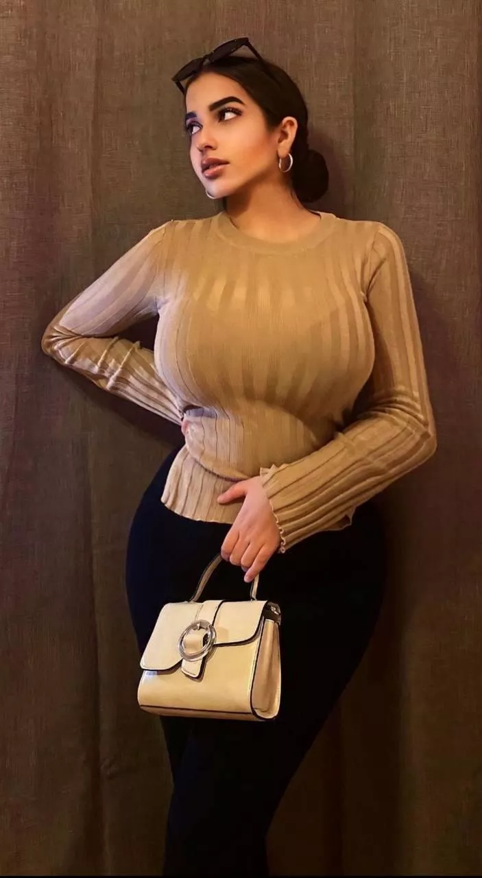 Her top could be tighter posted by NoBackUpNoParty