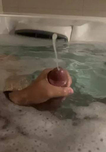 Hotel jacuzzi cumshot [20M] posted by secondaryacc666