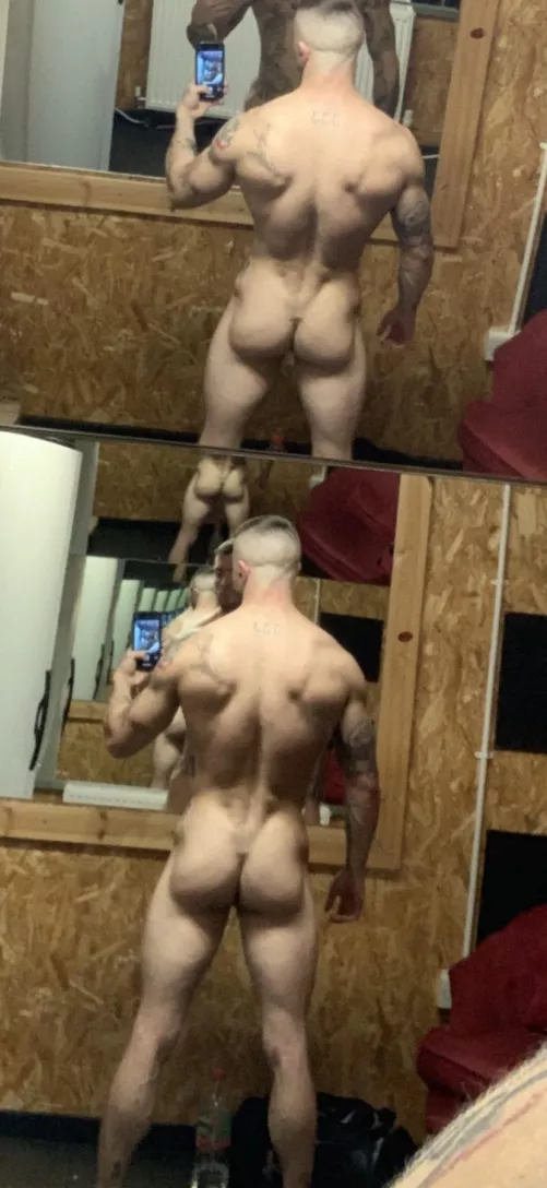 How’s it looking ? 🍑 by James567326