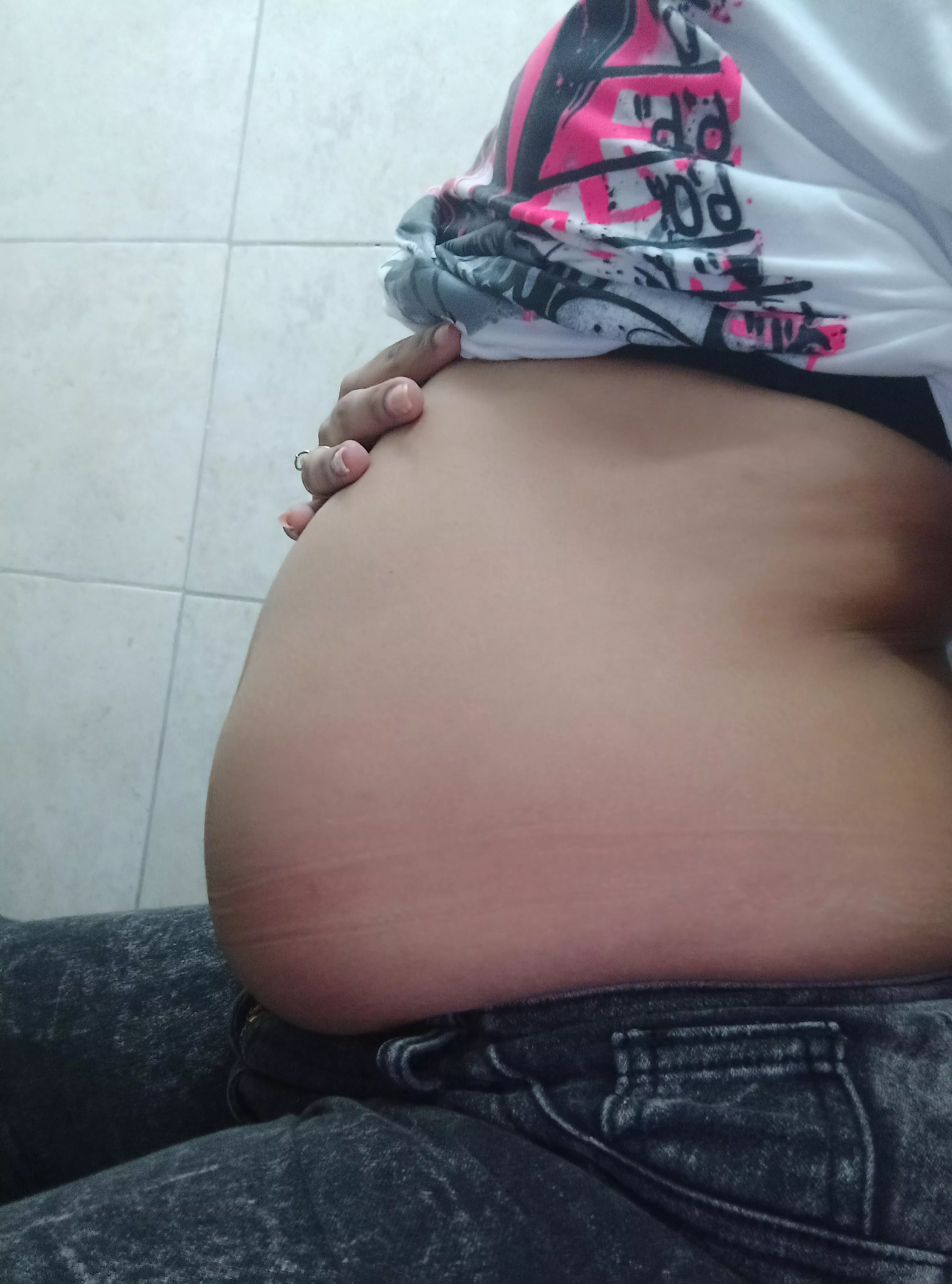 Hungry belly to fill 😩🥵🐷 posted by jazmv