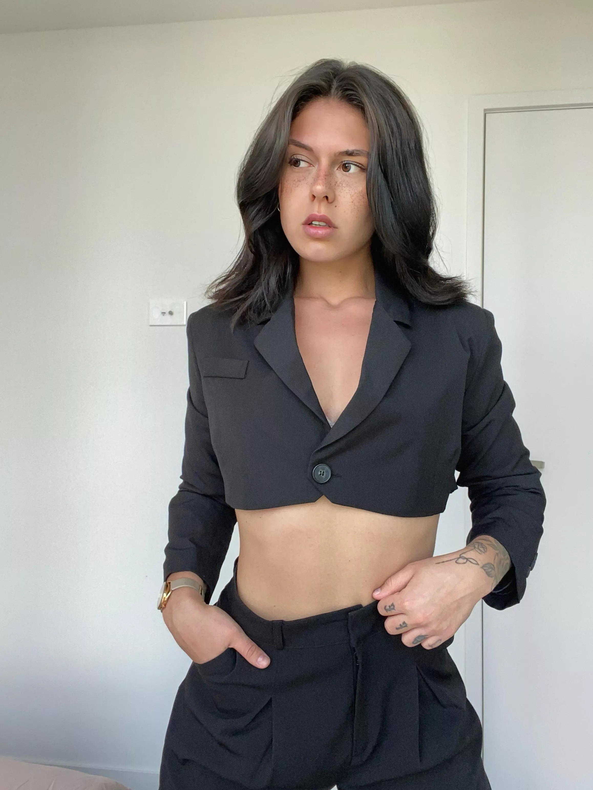 I feel pretty in my black top posted by cutielikesacorn