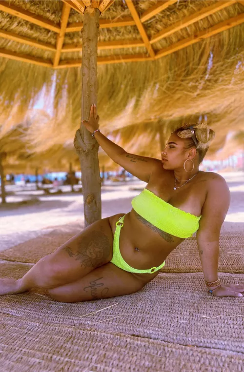 Im definitely a beach girl by bambiqueen333