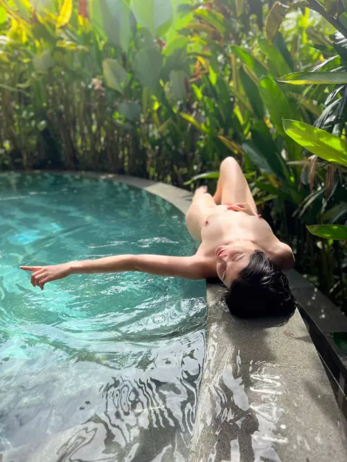 I'm just waiting for someone to see my naked body in this pool by honeybunnykins