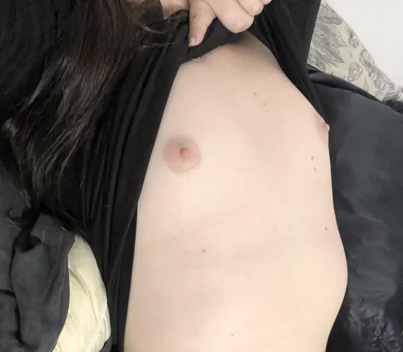 I’m not hiding much under my shirt :p by mirinkitsune