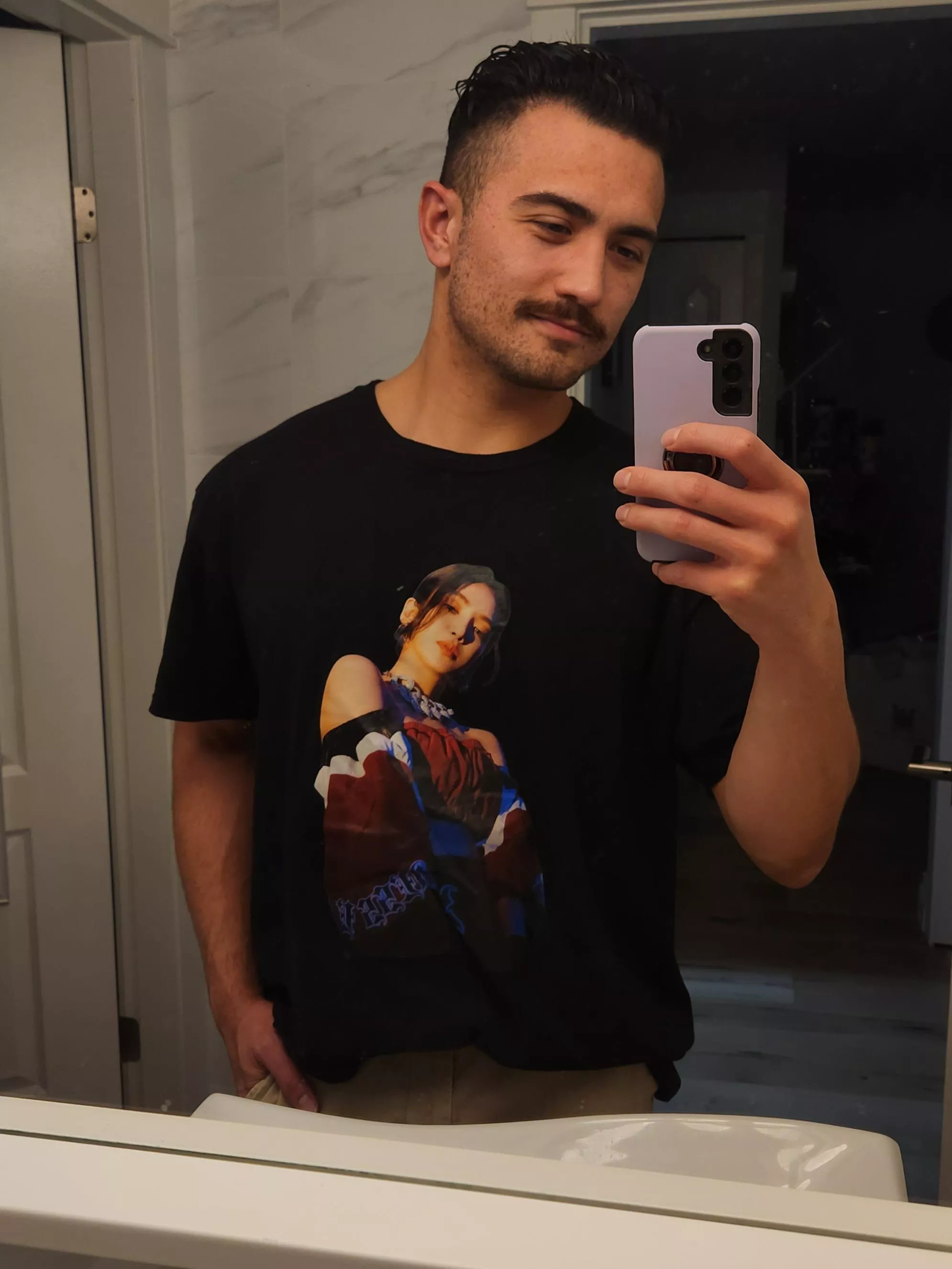 Into mixed Canadian men? 🇨🇦 posted by MixedMoneyHoney